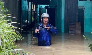 Miền Bắc mưa xối xả từ cuối tuần, cảnh báo có lũ gây ngập lụt